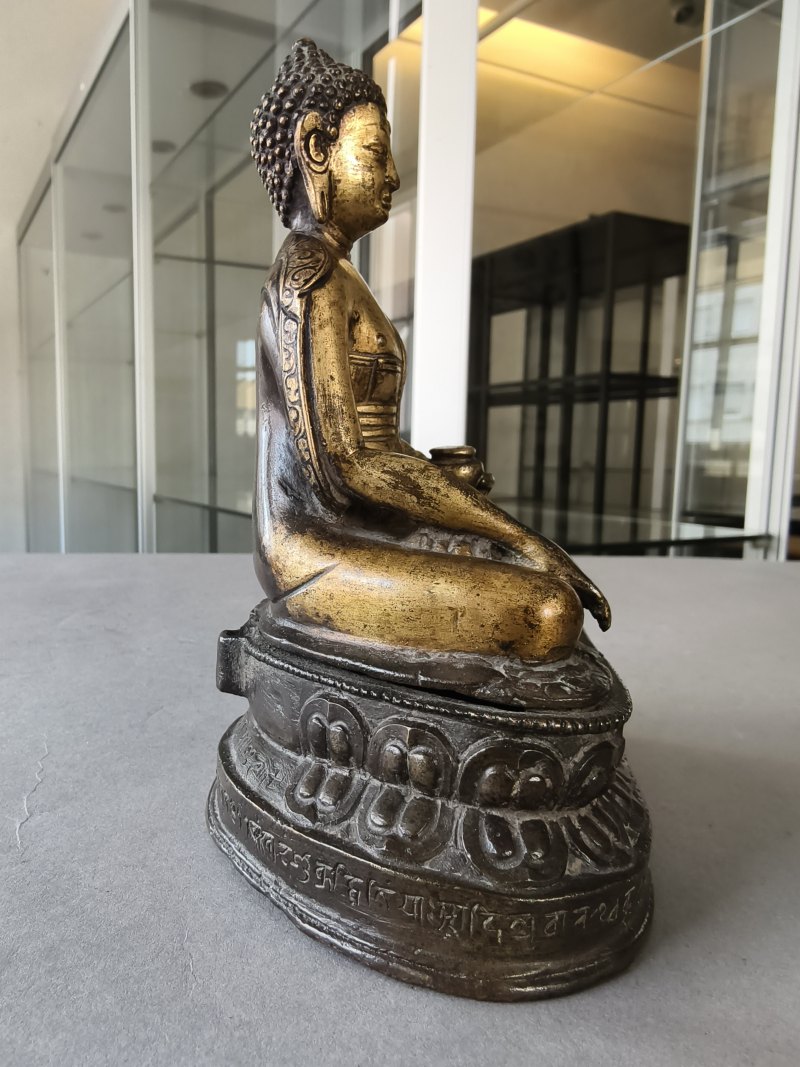 A GILT-COPPER FIGURE OF BUDDHA SHAKYAMUNI - 图19