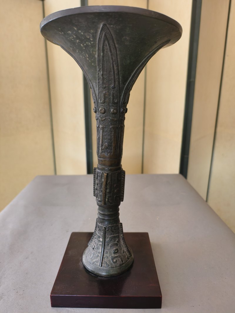 A bronze 'gu' vase with archaistic relief decoration - 图13