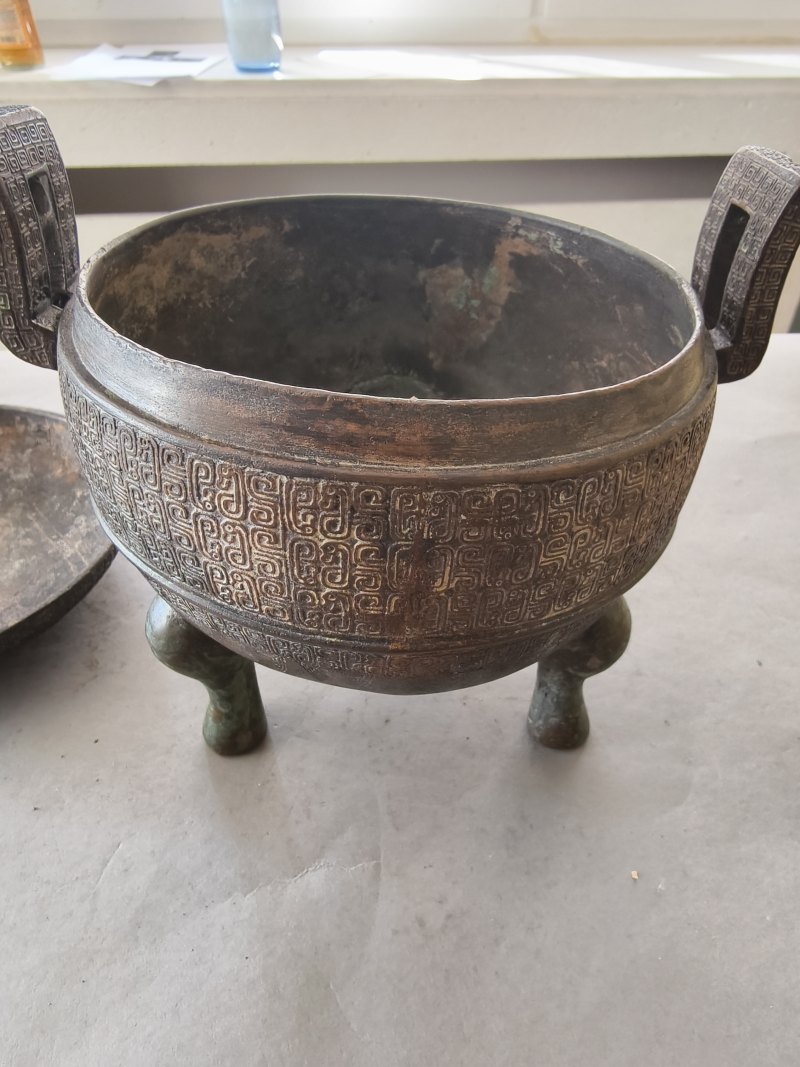 Three-legged bronze food vessel "ding" type - 图10