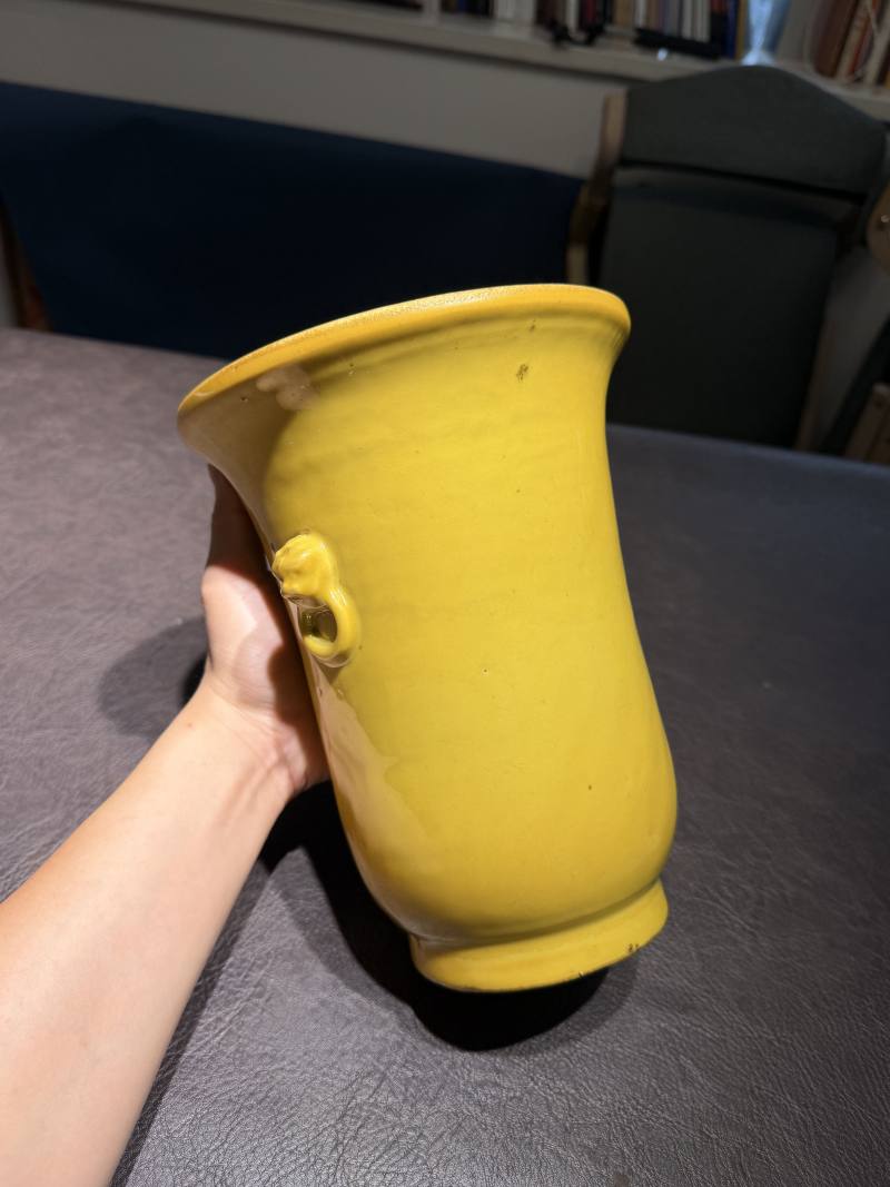 明嘉靖 娇黄釉双兽耳仰钟花插 - 图6