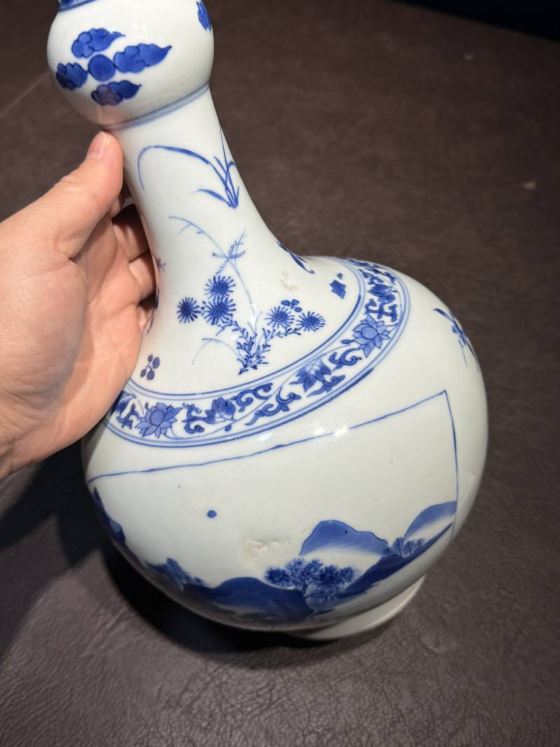 明崇祯 青花开光山水图长颈瓶 - 图12