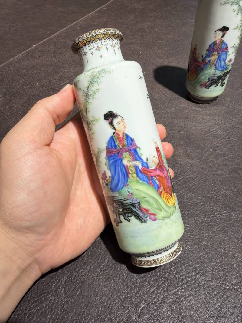 民国 叶震嘉绘珐琅彩仕女图筒瓶一对 - 图6