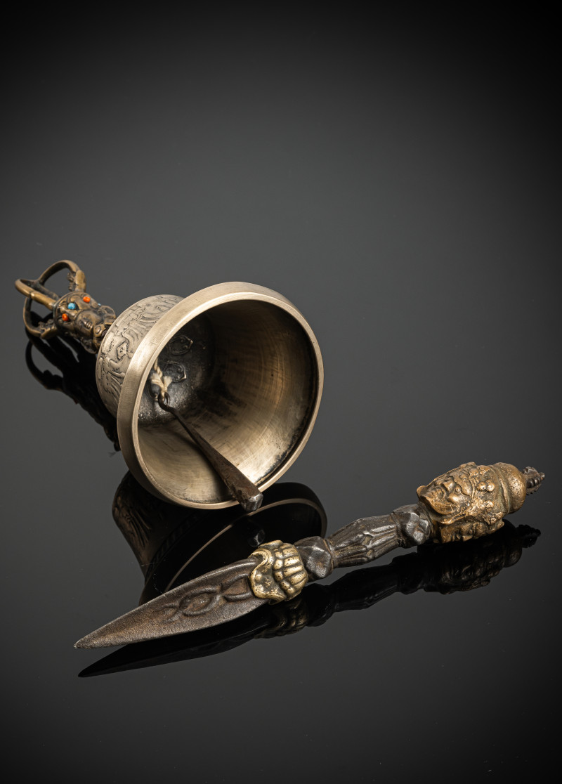 A metal bell (ghanta) and a phurbu - 图3