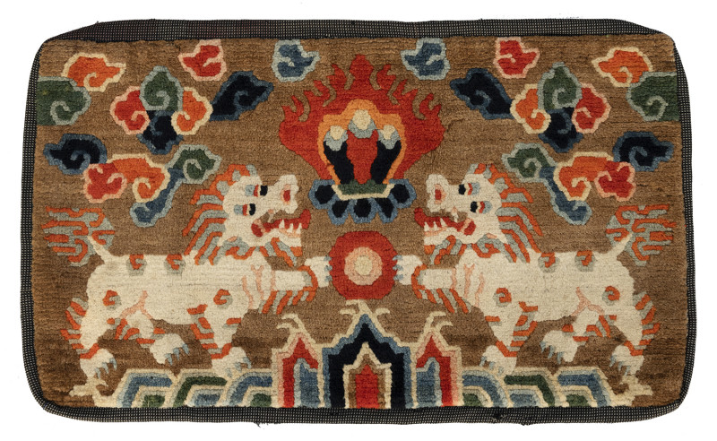 Two small carpets with lion dogs