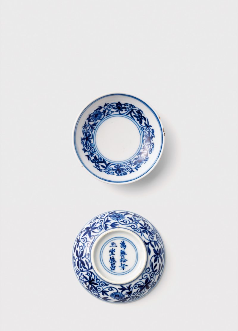 明万历·青花缠枝花卉纹盘