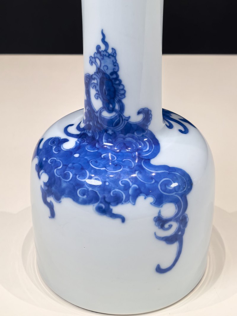 清康熙 青花夔凤纹摇铃尊 - 图11