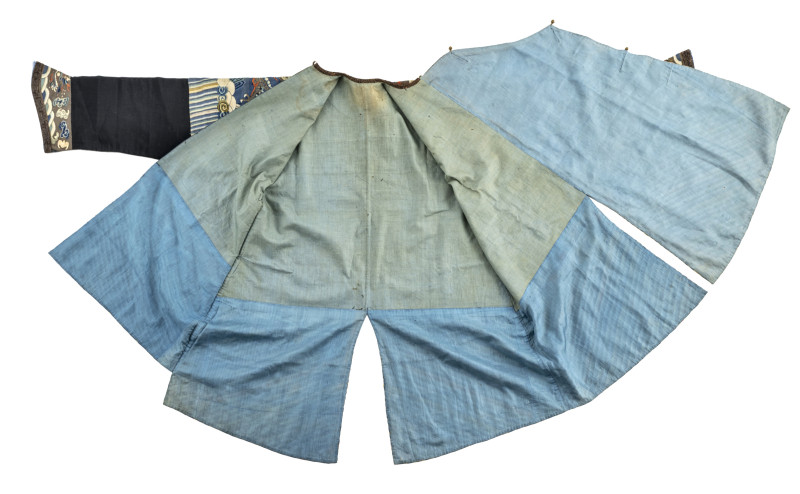A blue kesi dragon robe with central slits - 图2