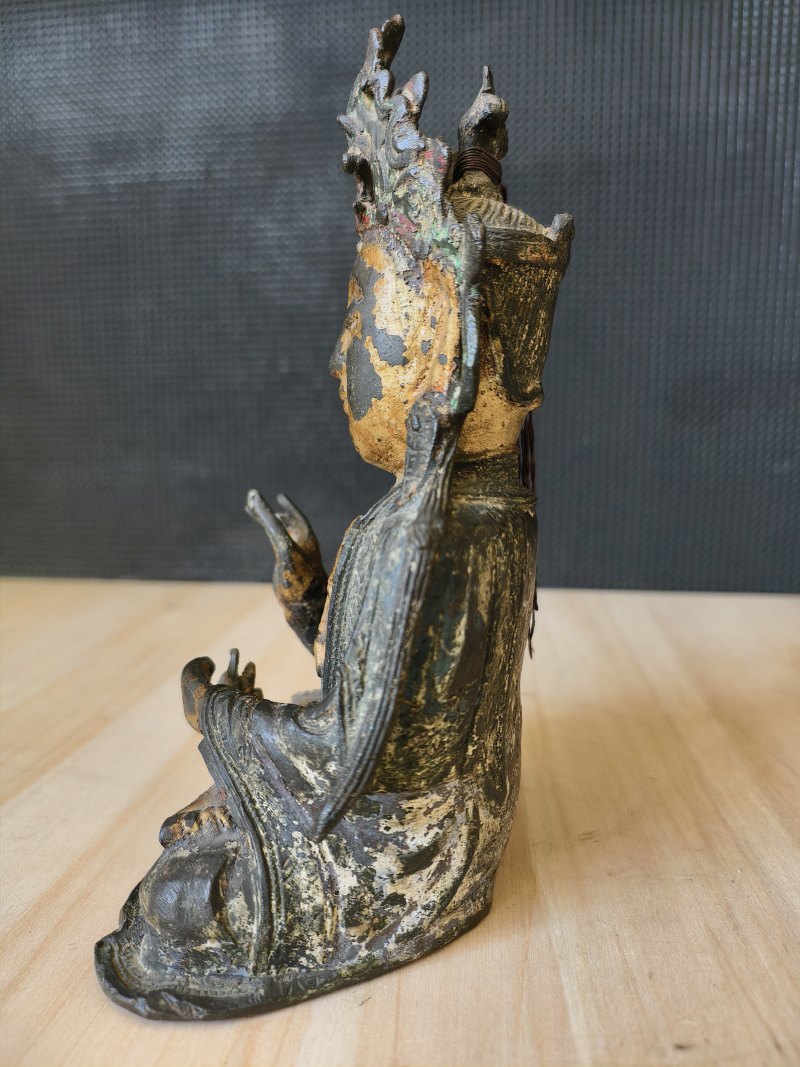 A part-gilt bronze of seated Guanyin - 图11