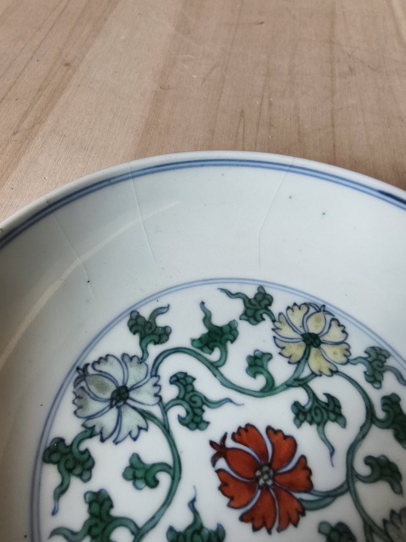 A pair of fine 'Doucai' saucers with floral decoration - 图8