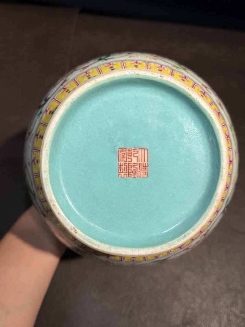 清乾隆 洋彩缠枝花卉纹瓶 - 图15