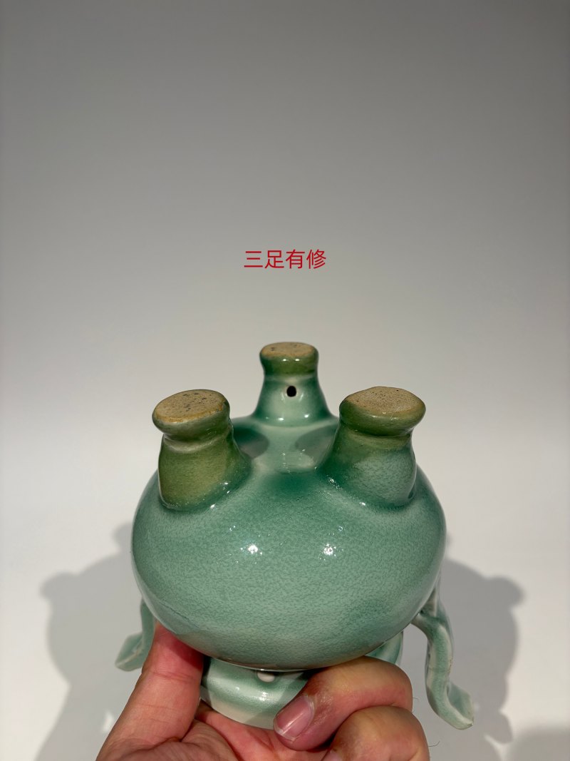 明永乐 翠青釉朝冠耳三足炉 - 图11