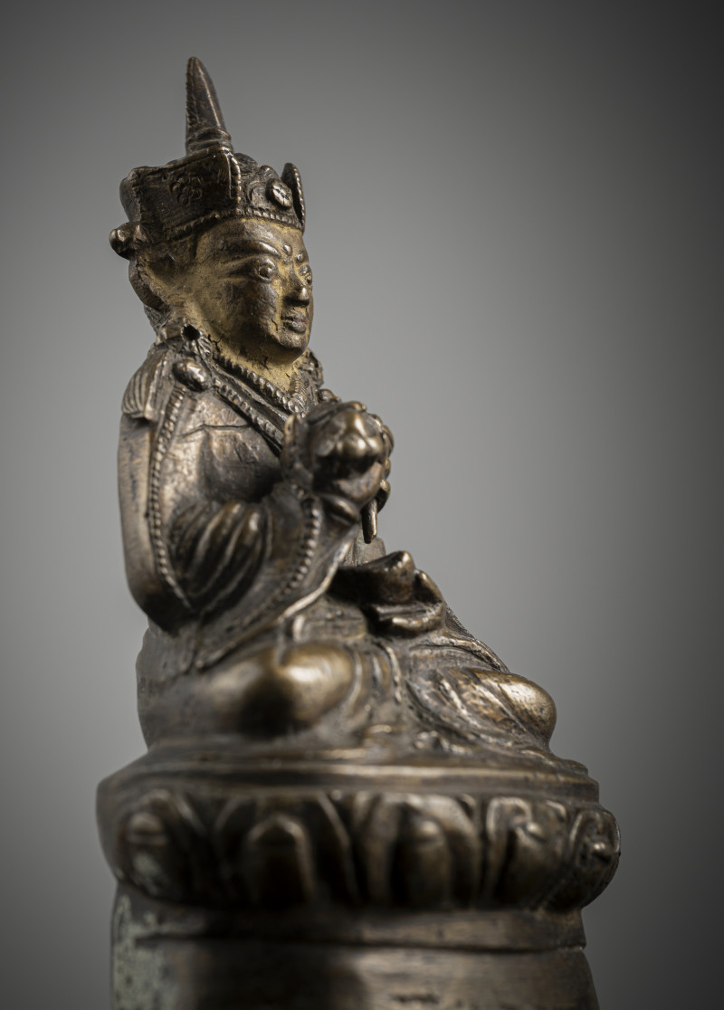 A BRONZE FIGURE OF PADMASAMBHAVA - 图4