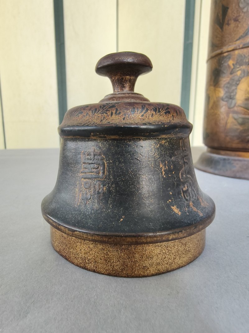 A very rare lacquer and gilt-bronze duomuhu jug with cover - 图25