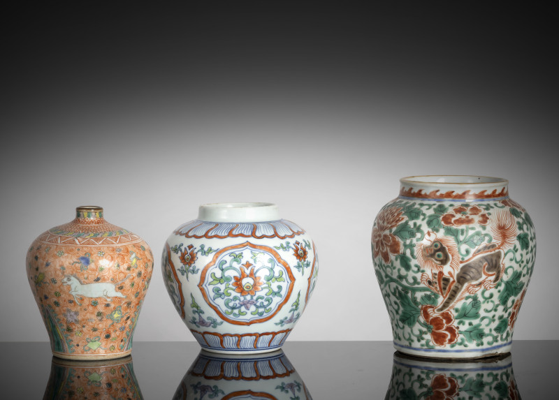 A Doucai jar, a meiping with flying horses and wucai jar with lion decoration - 图1