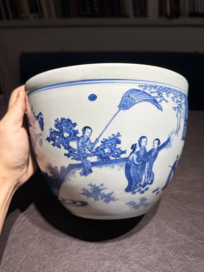 明崇祯 青花“步步金莲”人物故事图案缸 - 图5