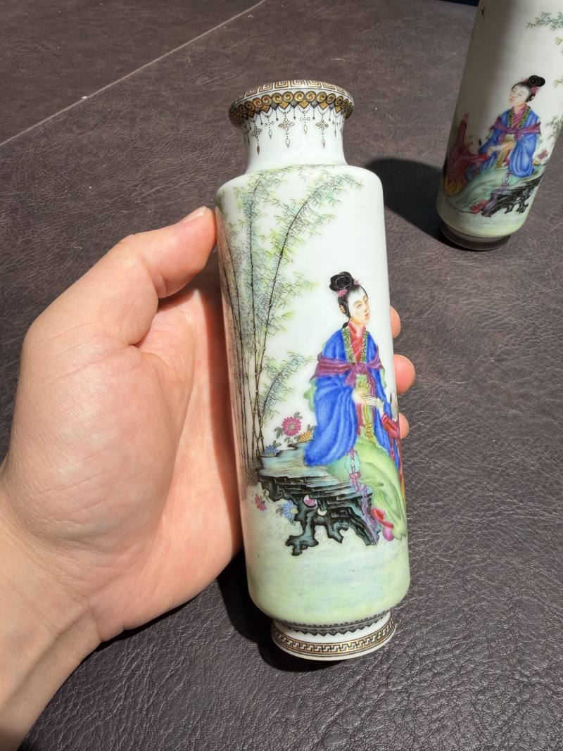 民国 叶震嘉绘珐琅彩仕女图筒瓶一对 - 图7