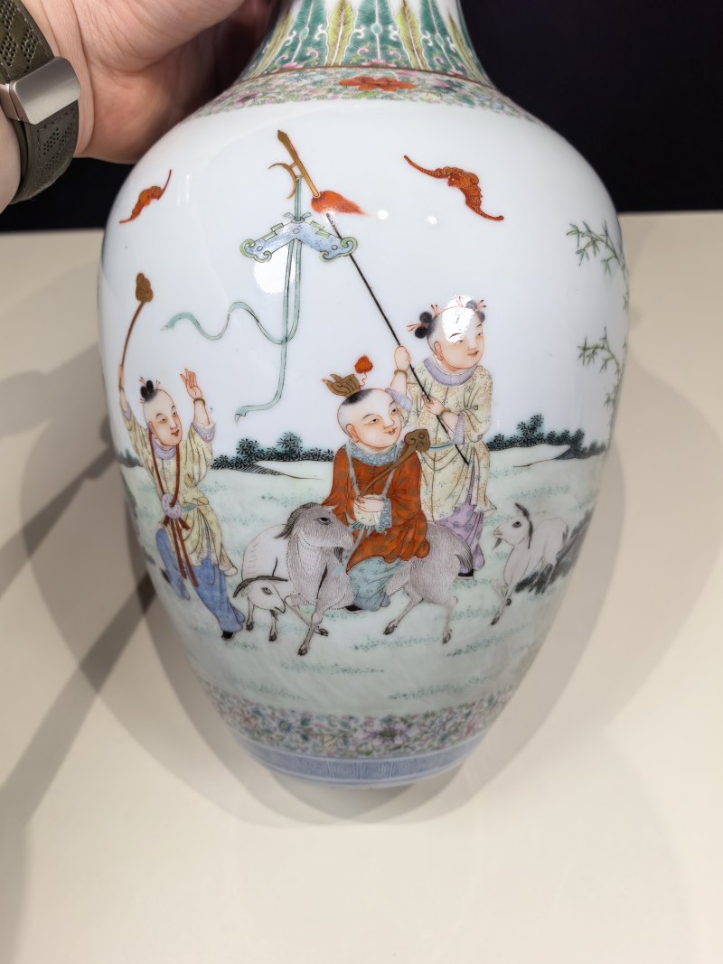 民国 粉彩婴戏图瓶 - 图3