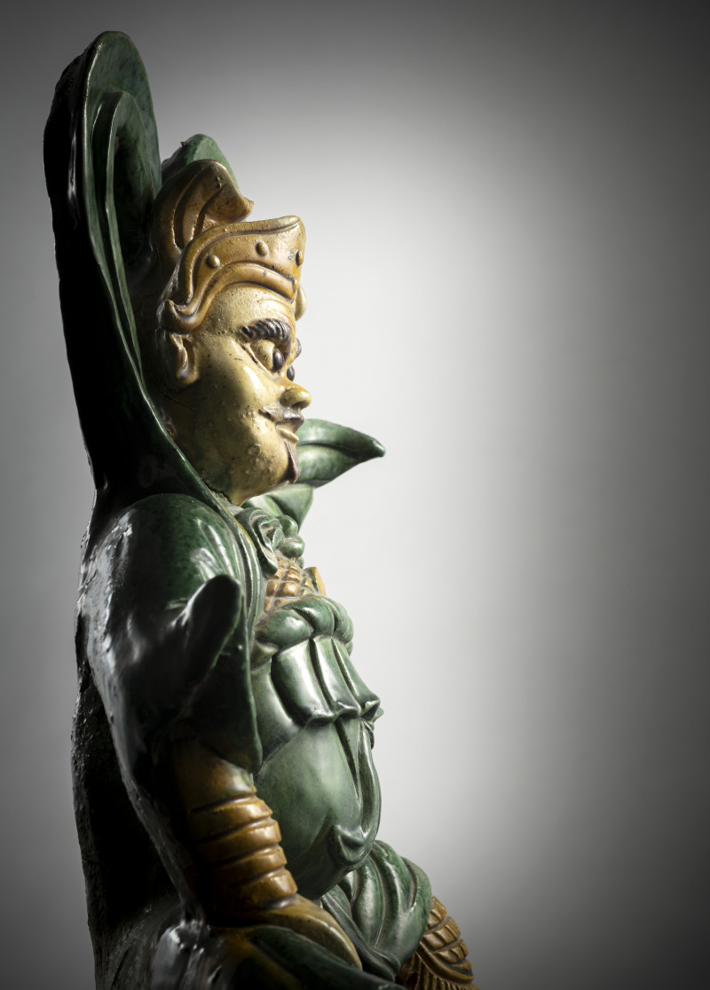 A large 'sancai' ceramic figure of a guardian - 图3