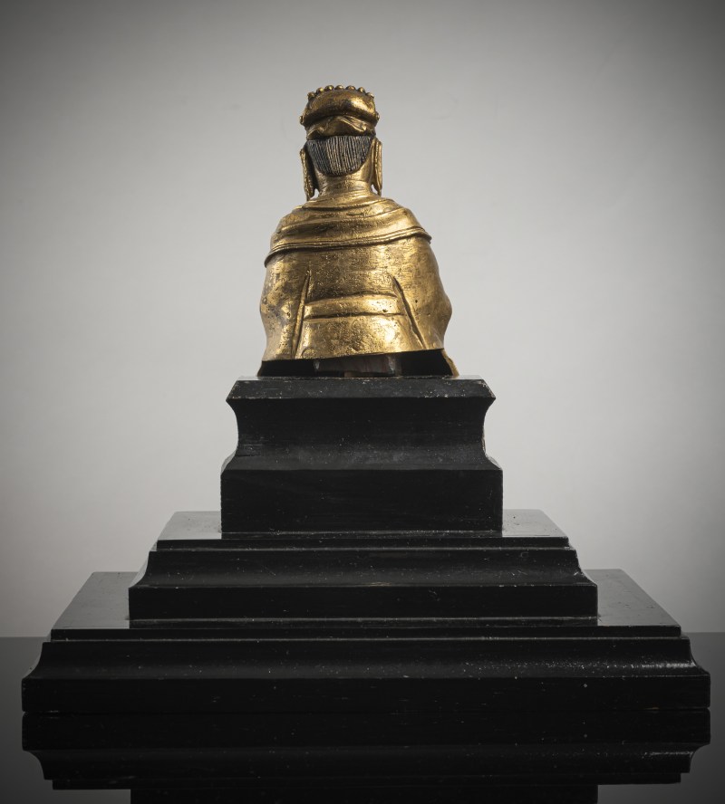 A BRONZE FIGURE OF A DIGNITARY - 图2