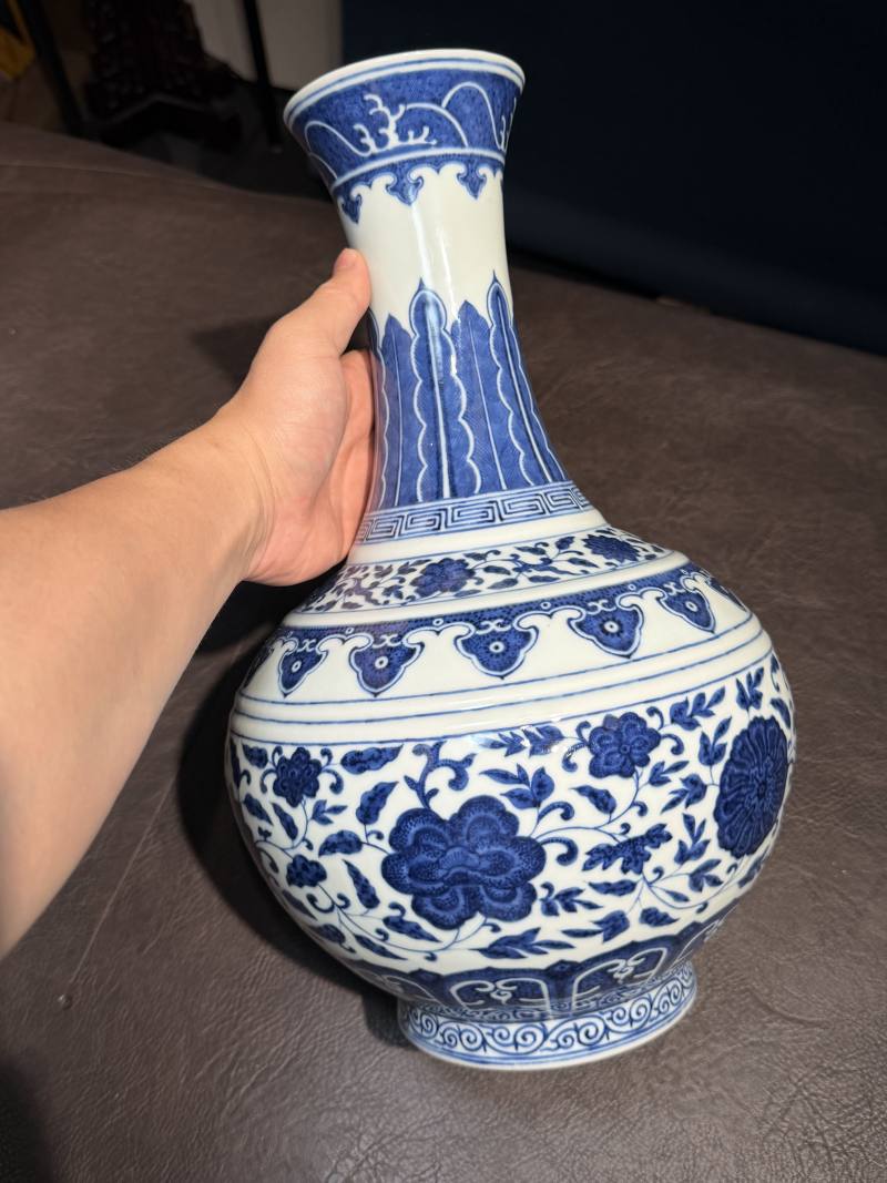 清光绪 青花缠枝莲赏瓶 - 图9