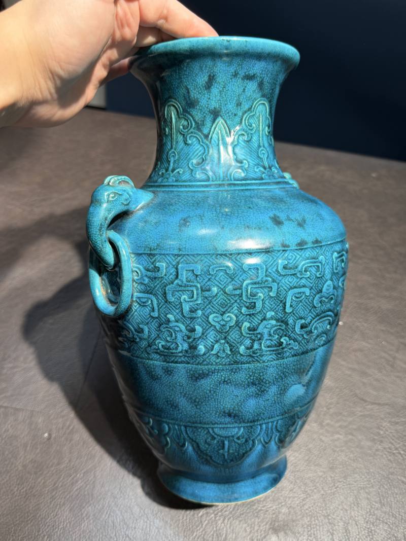 清乾隆 孔雀绿釉仿青铜器饕餮纹兽耳尊 - 图4