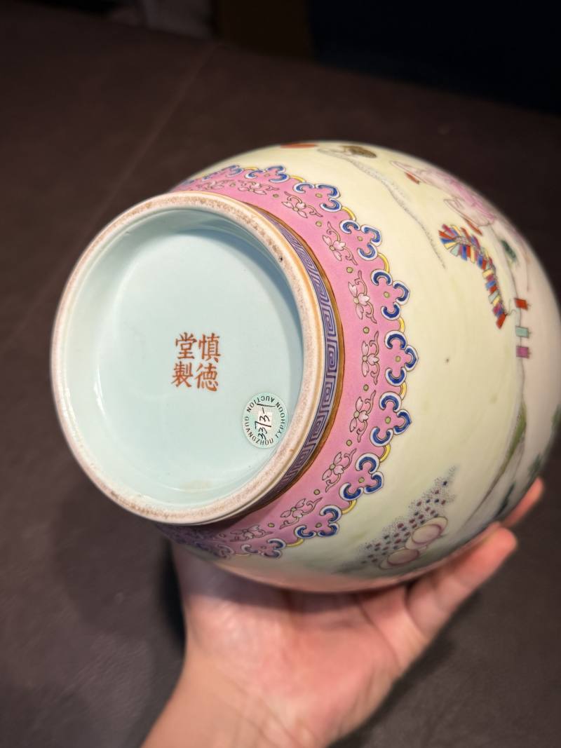 民国 “慎德堂制”宫粉地粉彩岁朝图双龙耳瓶 - 图21