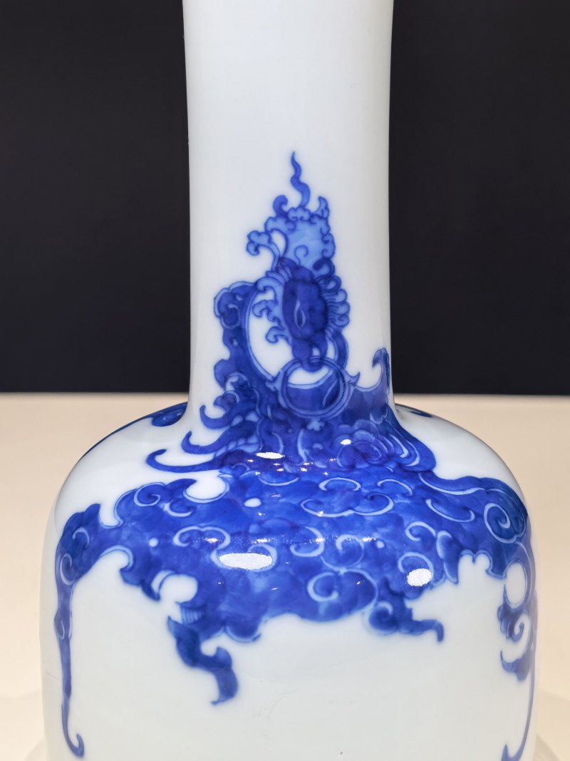 清康熙 青花夔凤纹摇铃尊 - 图12