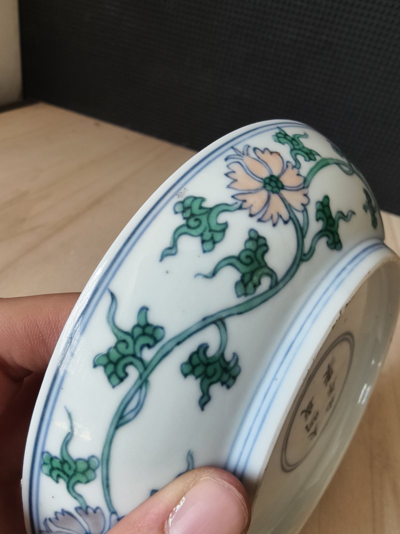A pair of fine 'Doucai' saucers with floral decoration - 图19