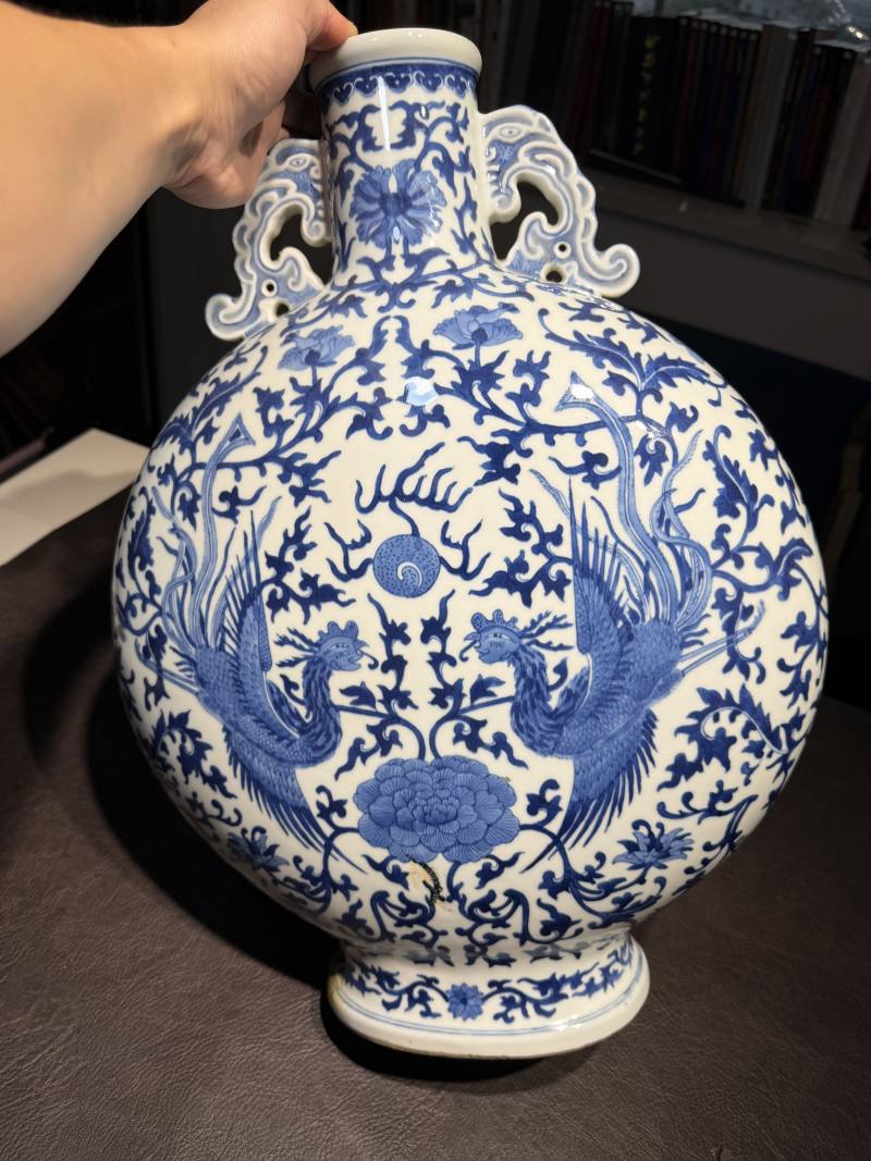 清同治 青花双凤纹抱月瓶 - 图9