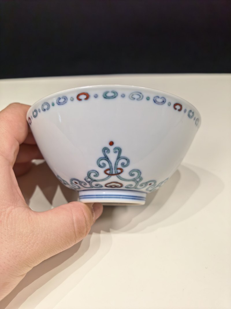 清雍正 斗彩如意贯套纹碗一对 - 图9