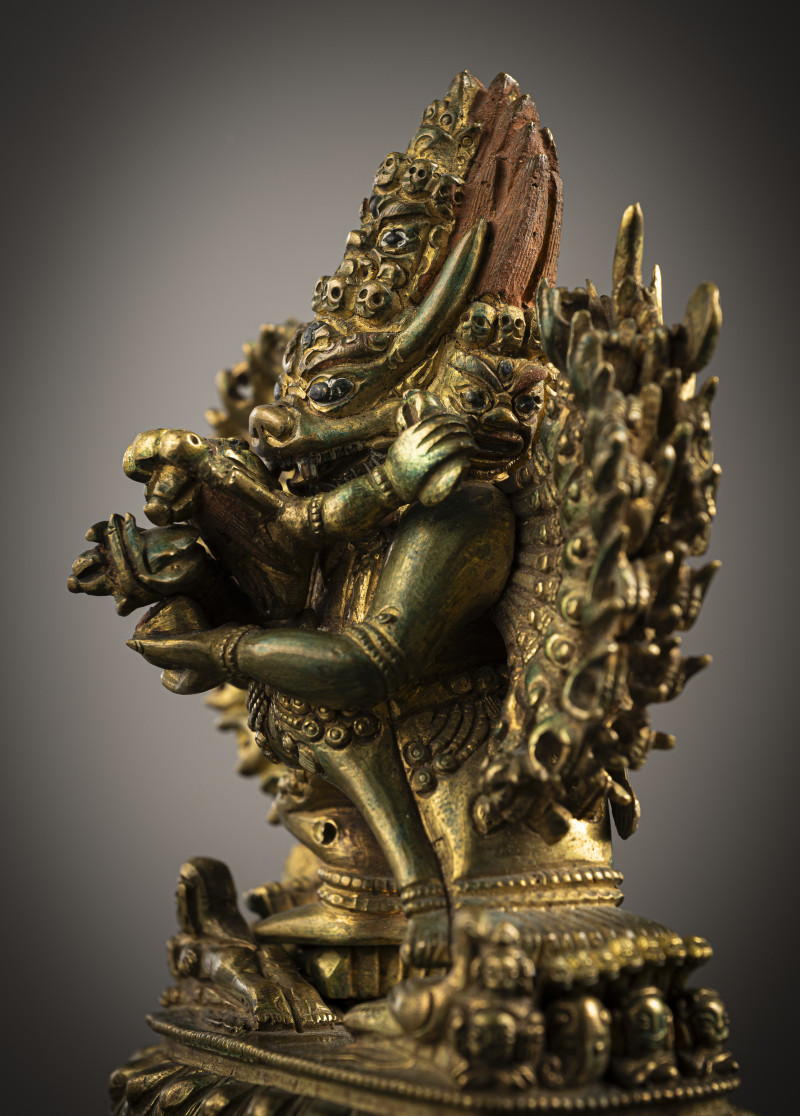 A GILT-BRONZE FIGURE OF VAJRABHAIRAVA - 图3