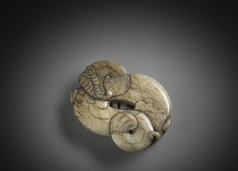 A fine carved grey-green jade pendant in the shape of two catfish - 图3