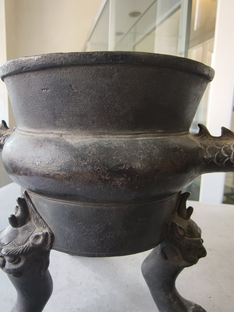 Ann unusual bronze censer on three feet with dragon handles - 图8