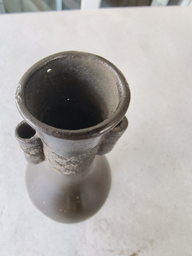 A group of three bronze vases - 图20