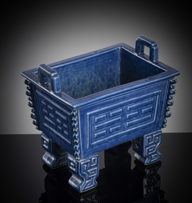 A powder blue glazed porcelain ritual vessel 'fang ding' with 'bagua' trigrams around the wall - 图3