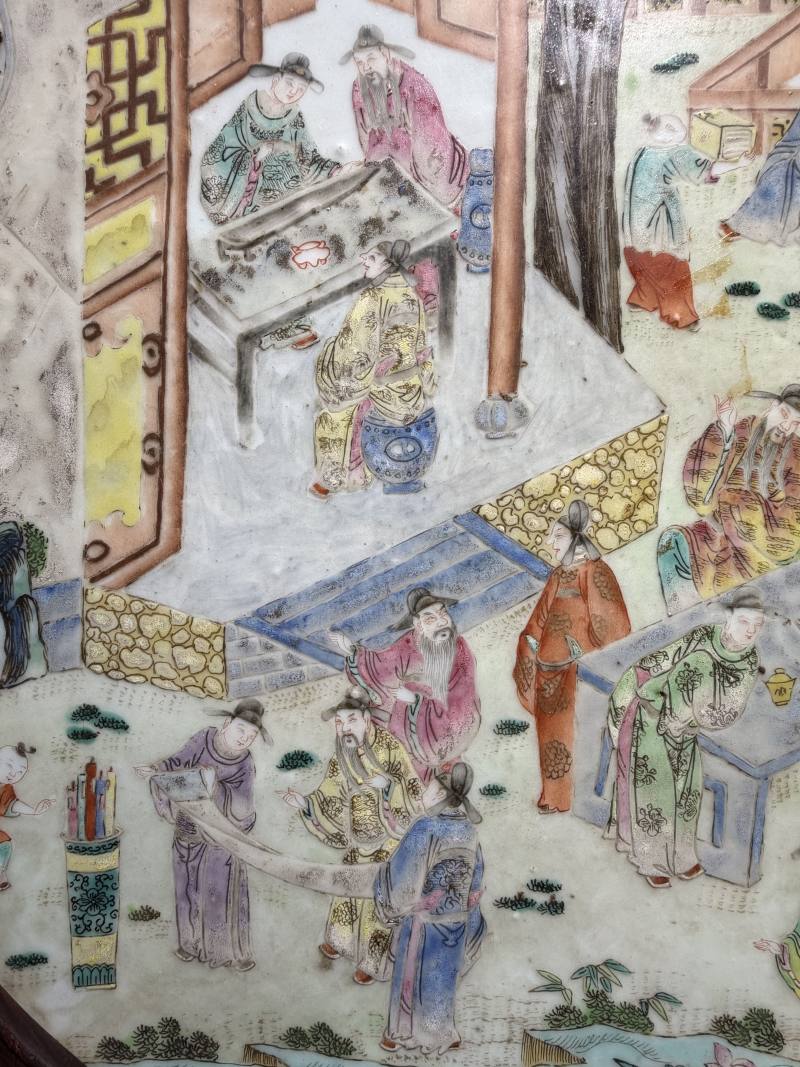 清乾隆 粉彩“十八学士”图圆形瓷板 - 图8