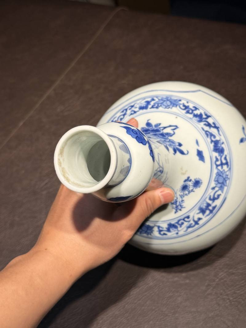 明崇祯 青花开光山水图长颈瓶 - 图14