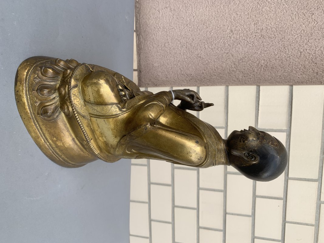 A large parcel gilt-bronze figure of a lama - 图12