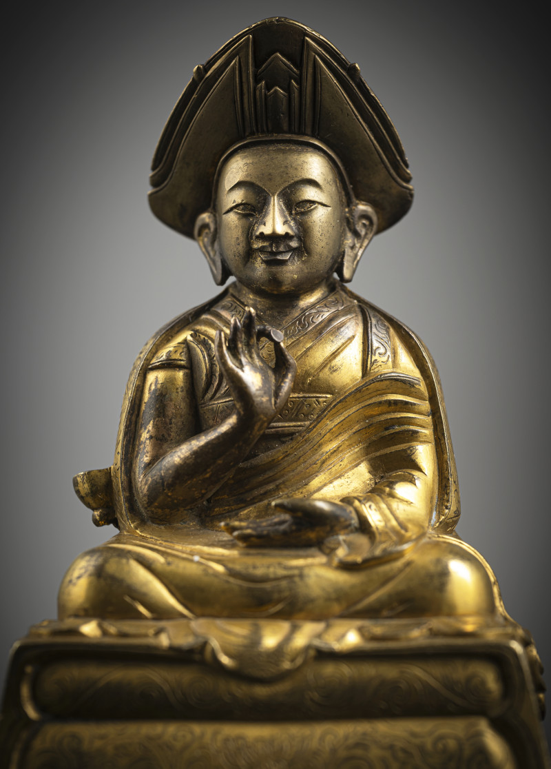 A parcel-gilt bronze figure of lama - 图4