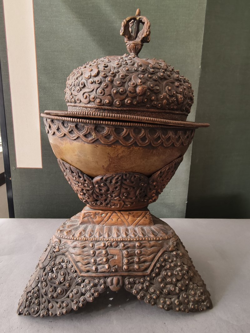 A COPPER EMBOSSED KAPALA WITH COVER ON STAND - 图16