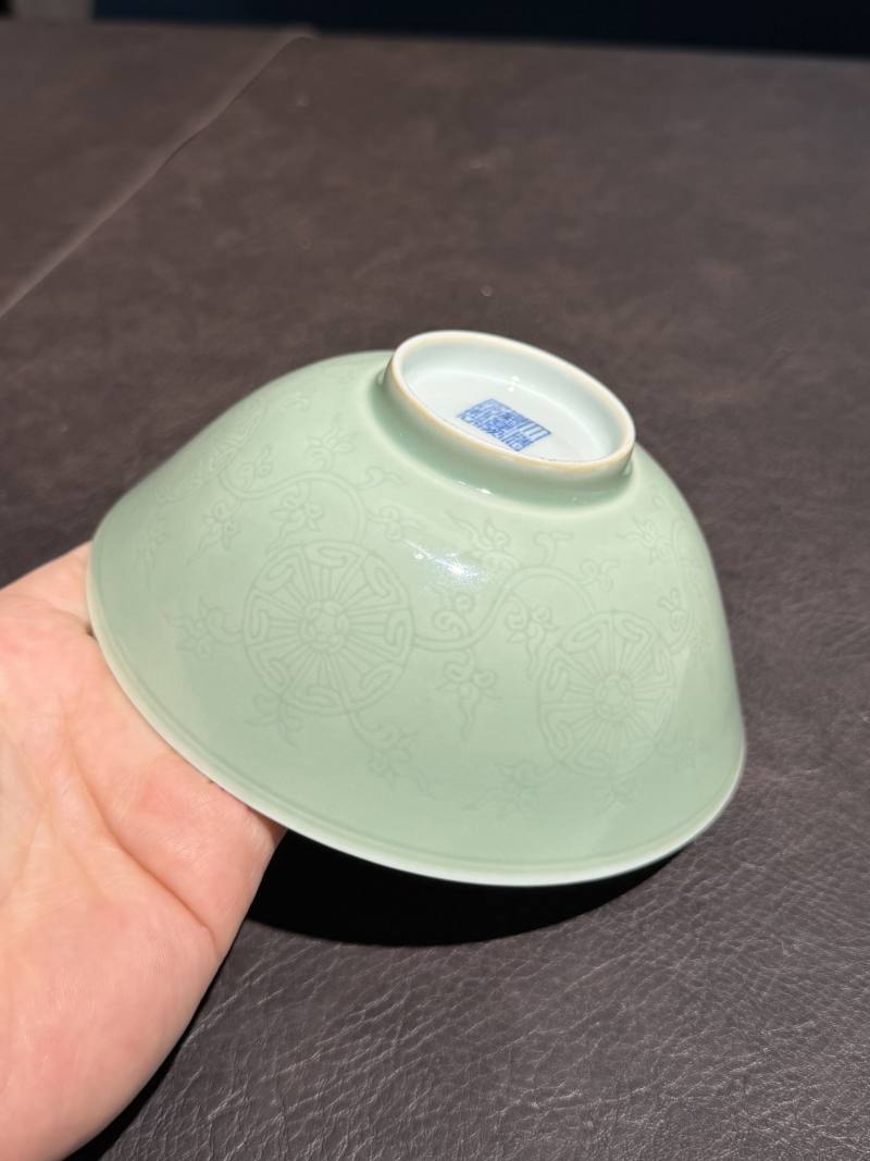 清嘉庆 青釉暗刻皮球花卉纹碗 - 图5