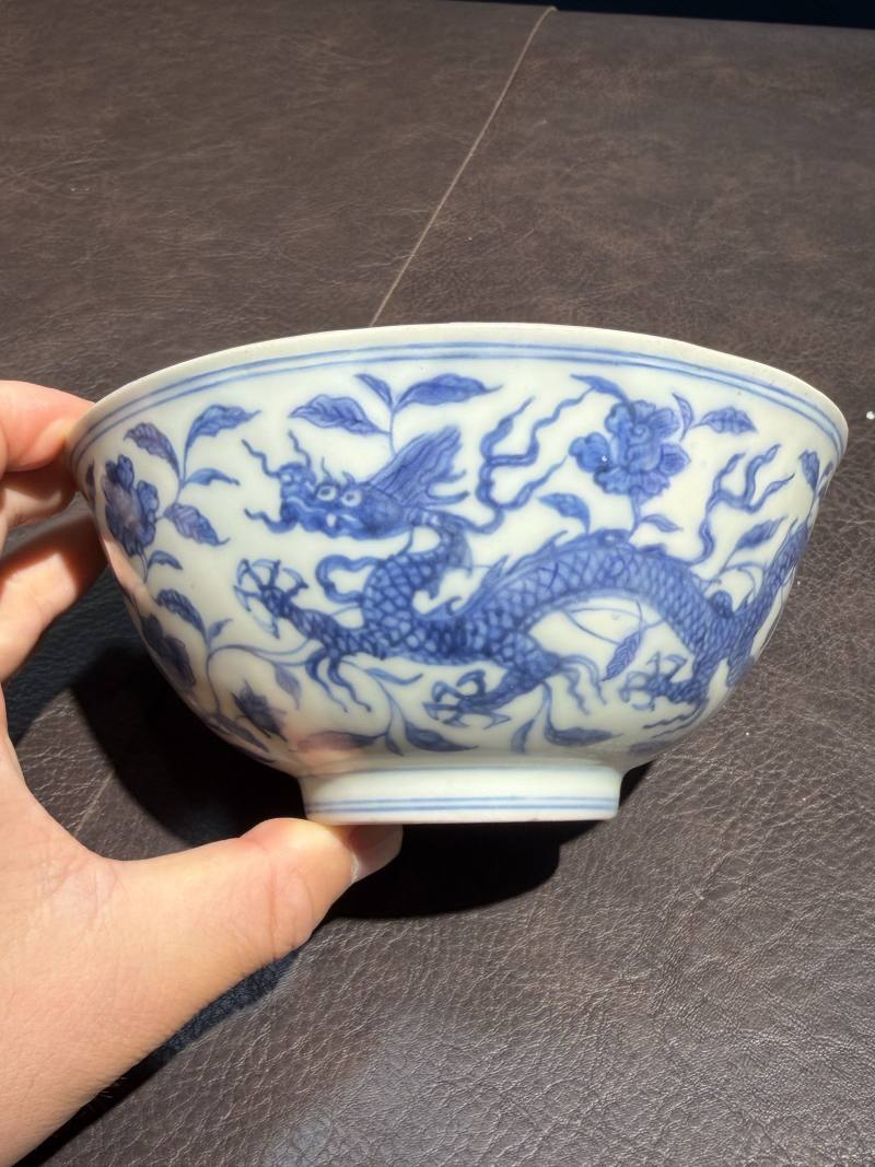 明弘治 青花外穿花龙内缠枝托梵纹碗 - 图15