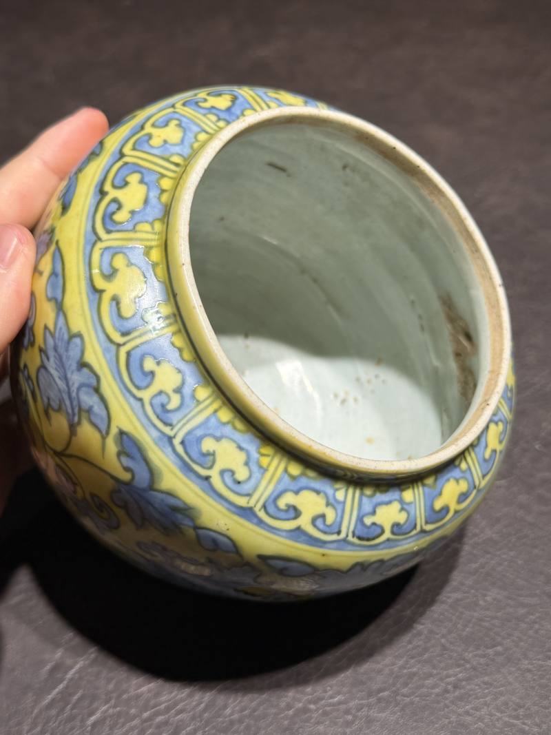 明嘉靖 黄地青花缠枝莲纹盖罐 - 图16