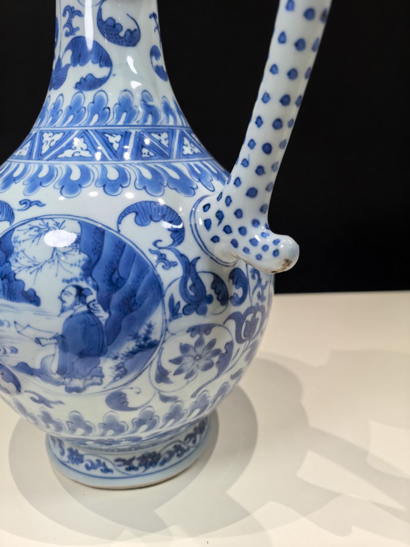 明崇祯 青花缠枝花卉开光“渔樵耕读”故事图花浇 - 图10