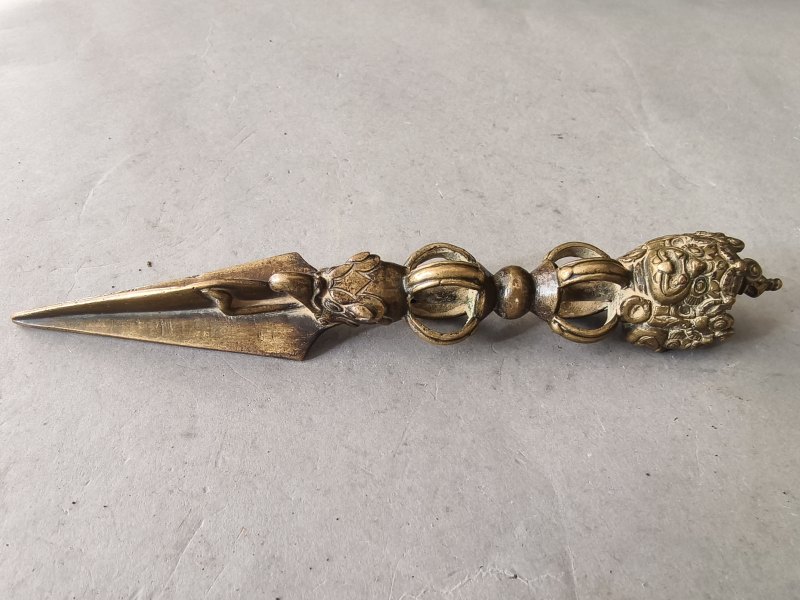Ritual dagger phurbu made of brass or bronze respectively - 图11