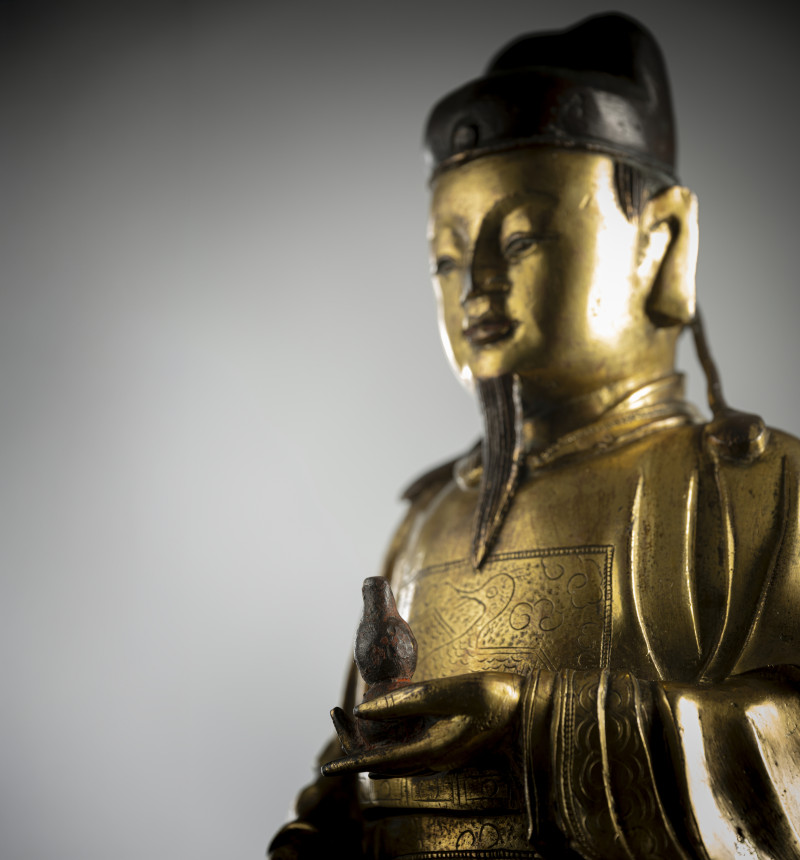 A GILT-BRONZE FIGURE OF A DIGNITARY - 图4