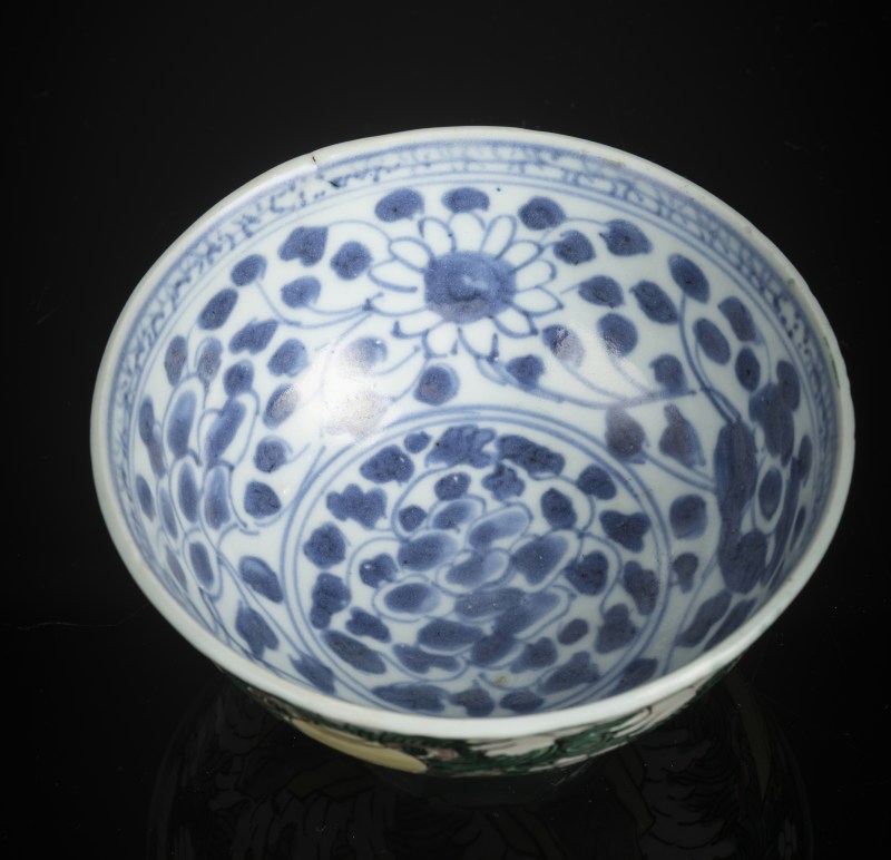 A blue and white and 'famille verte' porcelain bowl - 图4