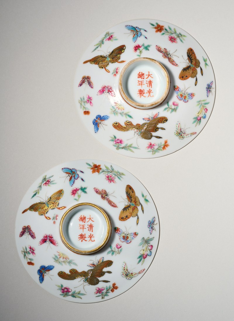 清光绪 粉彩描金百蝶盖碗一对 - 图4