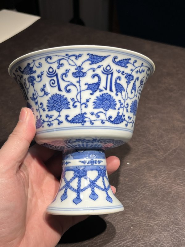 清乾隆 青花缠枝莲托八宝纹高足杯 - 图12