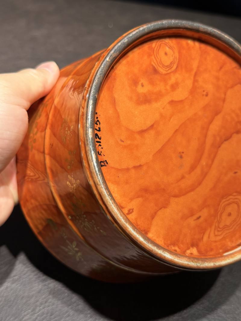 清乾隆 木纹釉描金花卉弦纹笔洗（配木座） - 图12